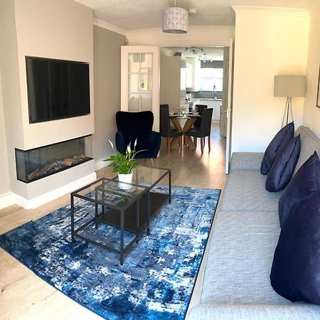 3 Bedroom - 2 Bathroom Townhouse In Corstorphine Near Murrayfield Stadium - Direct Bus To Edinburgh City Centre In 20 Minutes - Two Private Parking Spaces - Private Sunny Garden - Recently Refurbished Ngoại thất bức ảnh