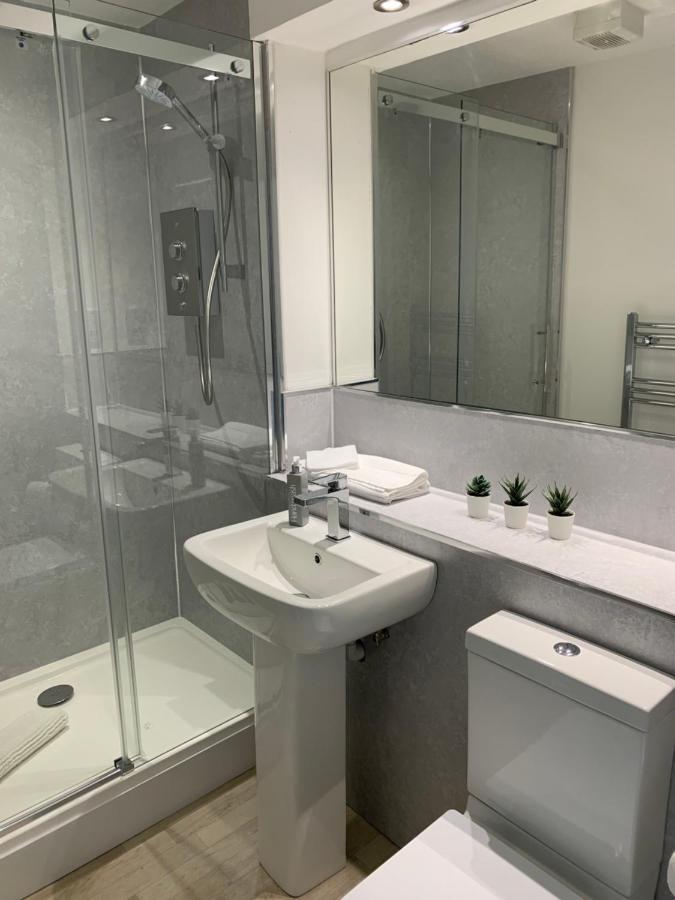 3 Bedroom - 2 Bathroom Townhouse In Corstorphine Near Murrayfield Stadium - Direct Bus To Edinburgh City Centre In 20 Minutes - Two Private Parking Spaces - Private Sunny Garden - Recently Refurbished Ngoại thất bức ảnh