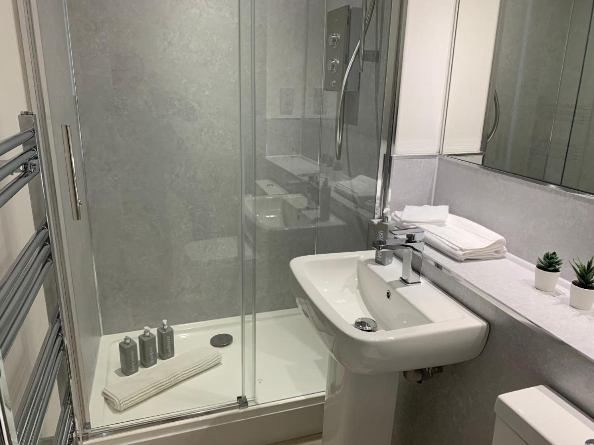 3 Bedroom - 2 Bathroom Townhouse In Corstorphine Near Murrayfield Stadium - Direct Bus To Edinburgh City Centre In 20 Minutes - Two Private Parking Spaces - Private Sunny Garden - Recently Refurbished Ngoại thất bức ảnh