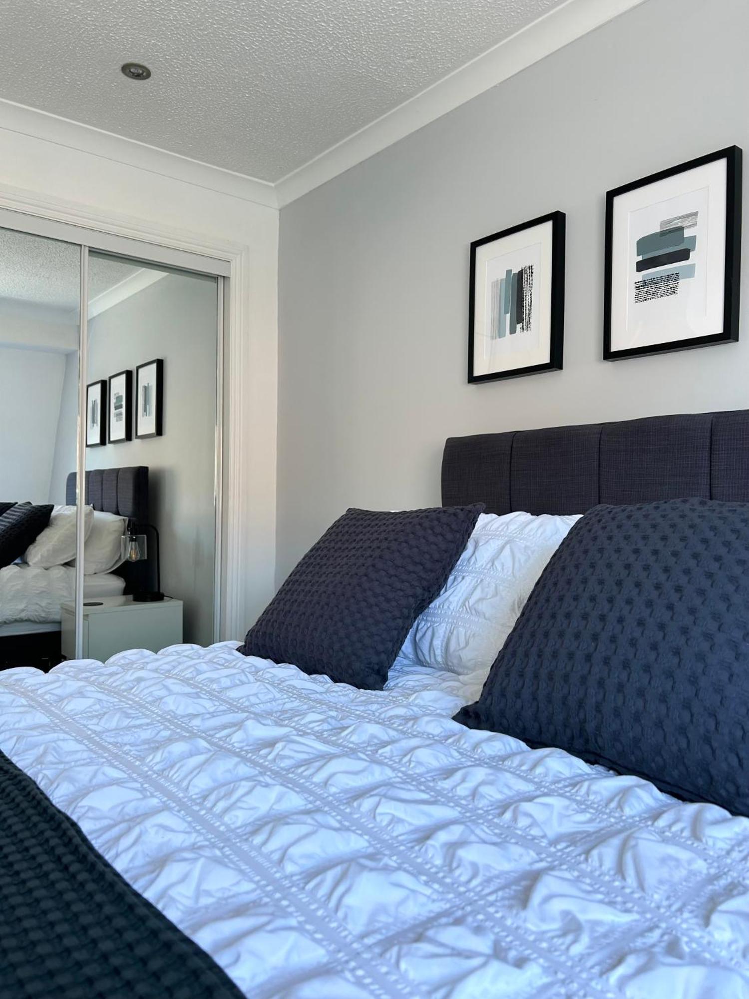 3 Bedroom - 2 Bathroom Townhouse In Corstorphine Near Murrayfield Stadium - Direct Bus To Edinburgh City Centre In 20 Minutes - Two Private Parking Spaces - Private Sunny Garden - Recently Refurbished Ngoại thất bức ảnh
